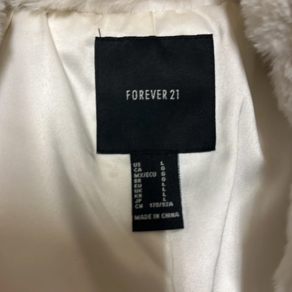 Forever 21 - Picture 2 of 4
